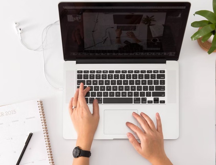 anaptixi psifiakon-proionton-ipiresion